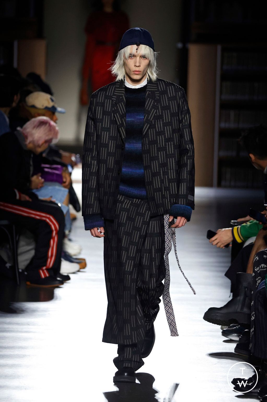 Fashion Week Paris Fall/Winter 2024 look 33 from the Kenzo collection menswear