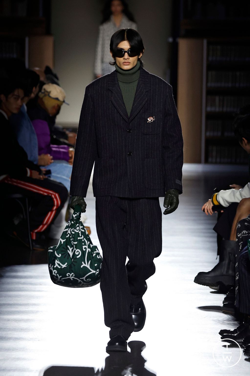Fashion Week Paris Fall/Winter 2024 look 37 from the Kenzo collection 男装