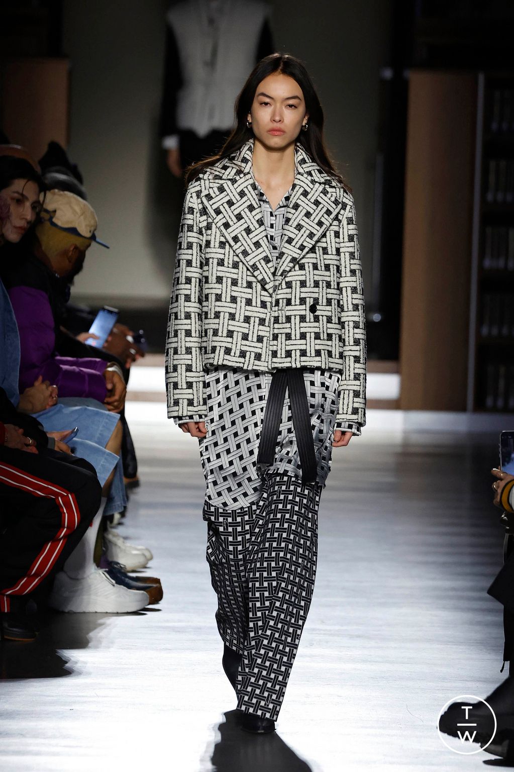 Fashion Week Paris Fall/Winter 2024 look 38 de la collection Kenzo menswear