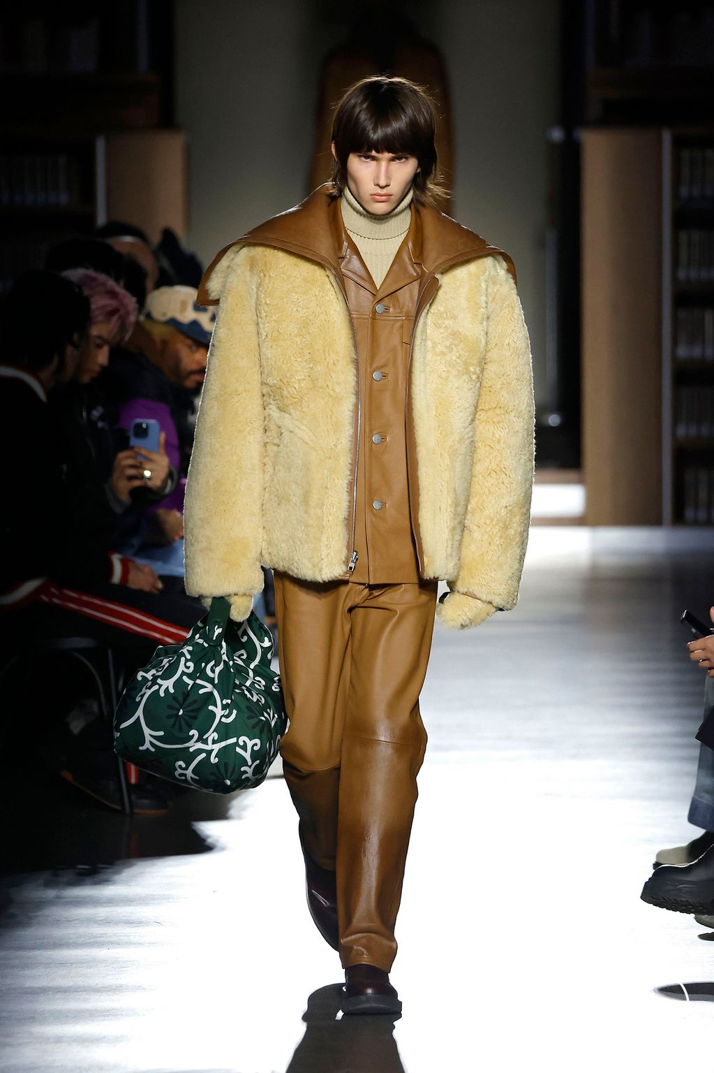 Fashion Week Paris Fall/Winter 2024 look 44 from the Kenzo collection menswear