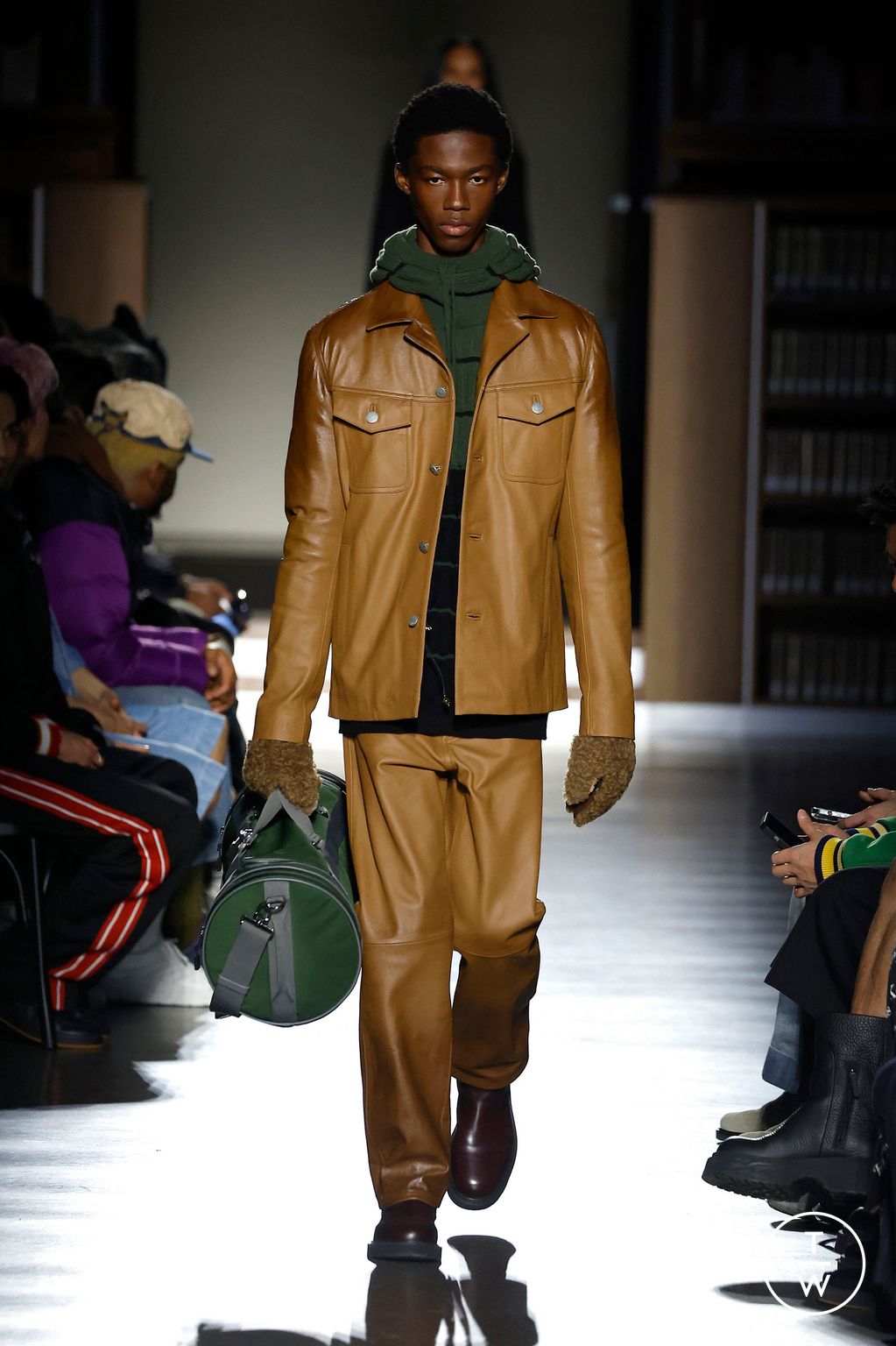 Fashion Week Paris Fall/Winter 2024 look 45 from the Kenzo collection 男装