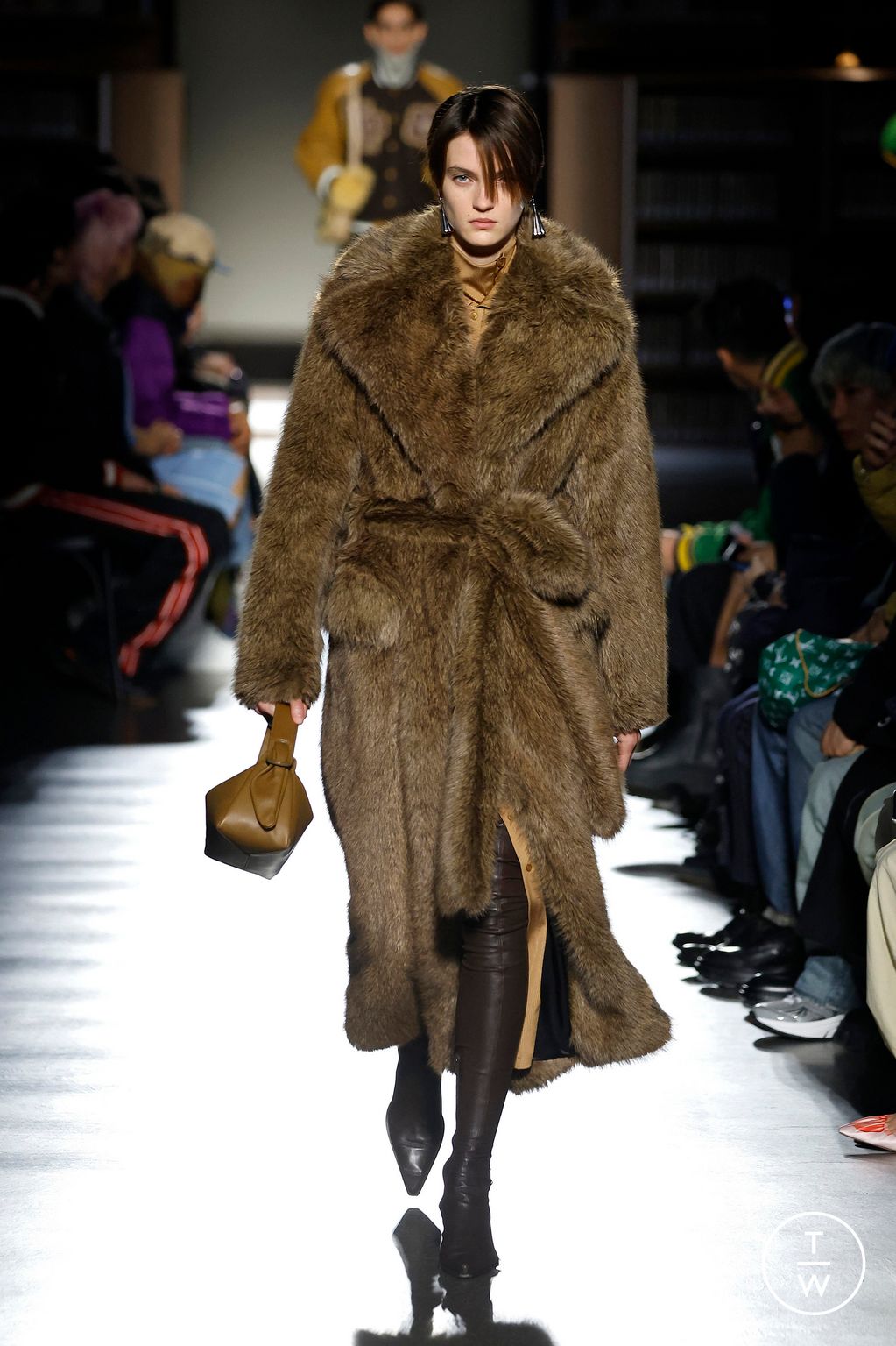 Fashion Week Paris Fall/Winter 2024 look 47 de la collection Kenzo menswear