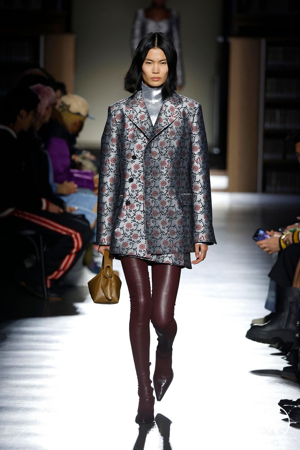 Fashion Week Paris Fall/Winter 2024 look 54 de la collection Kenzo menswear
