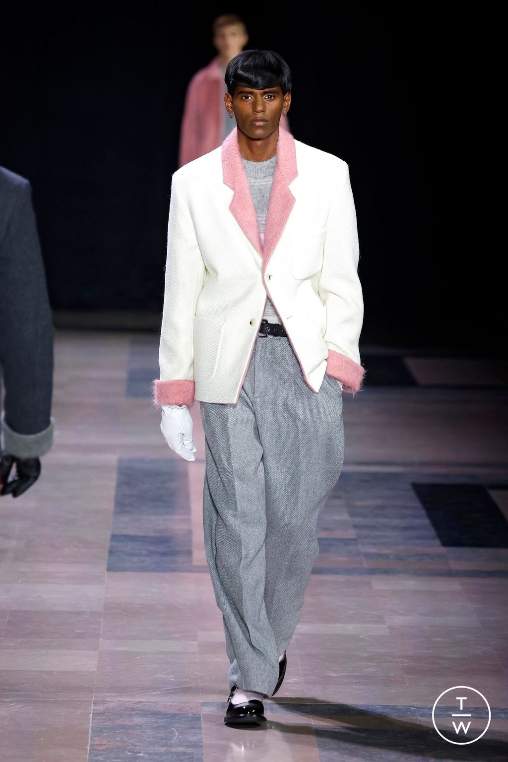 Fashion Week Paris Fall/Winter 2025 look 2 from the Kenzo collection menswear