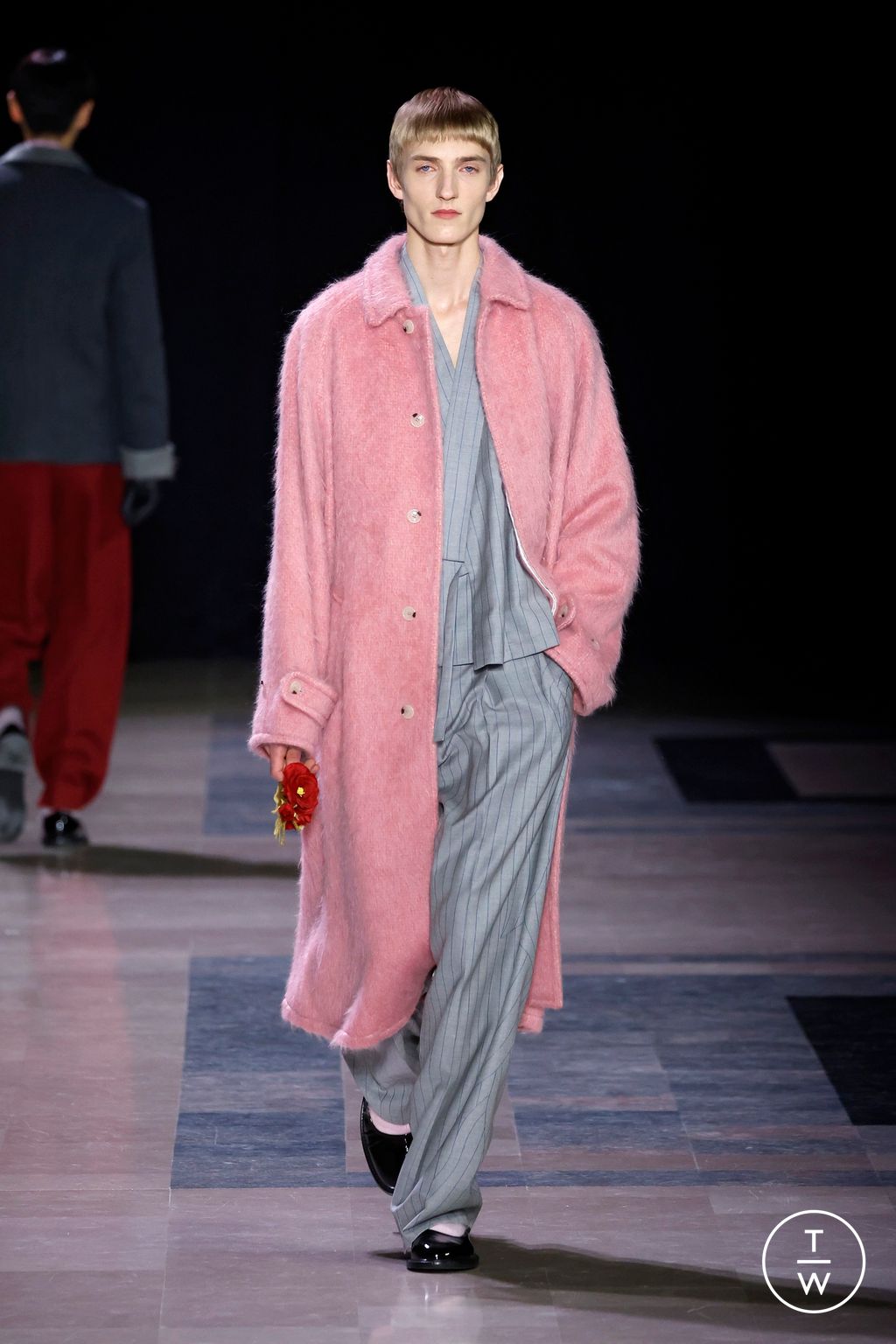 Fashion Week Paris Fall/Winter 2025 look 3 from the Kenzo collection menswear