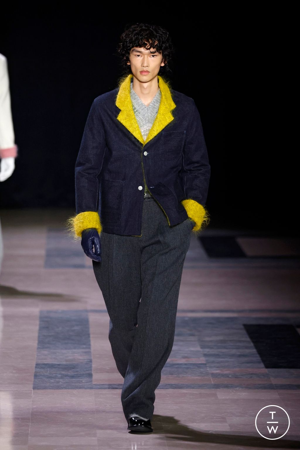 Fashion Week Paris Fall/Winter 2025 look 4 from the Kenzo collection menswear