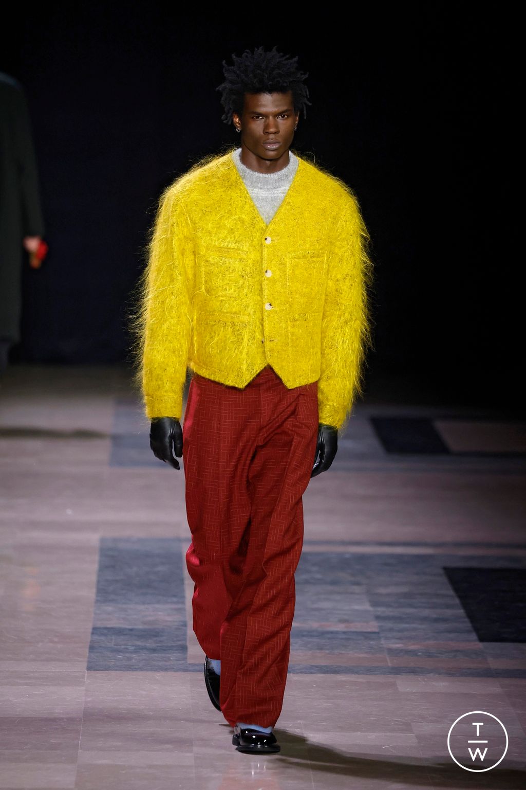 Fashion Week Paris Fall/Winter 2025 look 9 from the Kenzo collection menswear