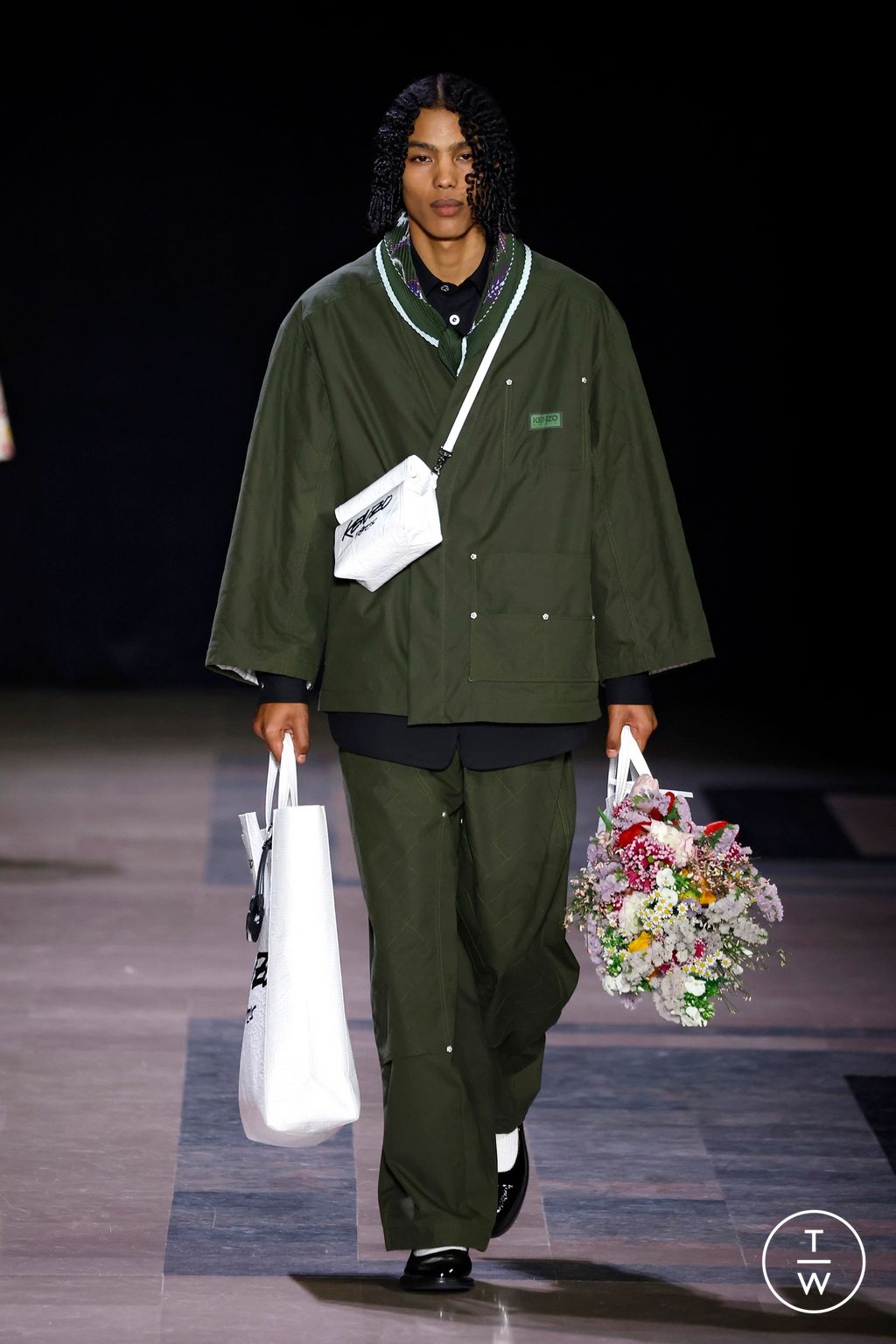 Fashion Week Paris Fall/Winter 2025 look 12 from the Kenzo collection menswear