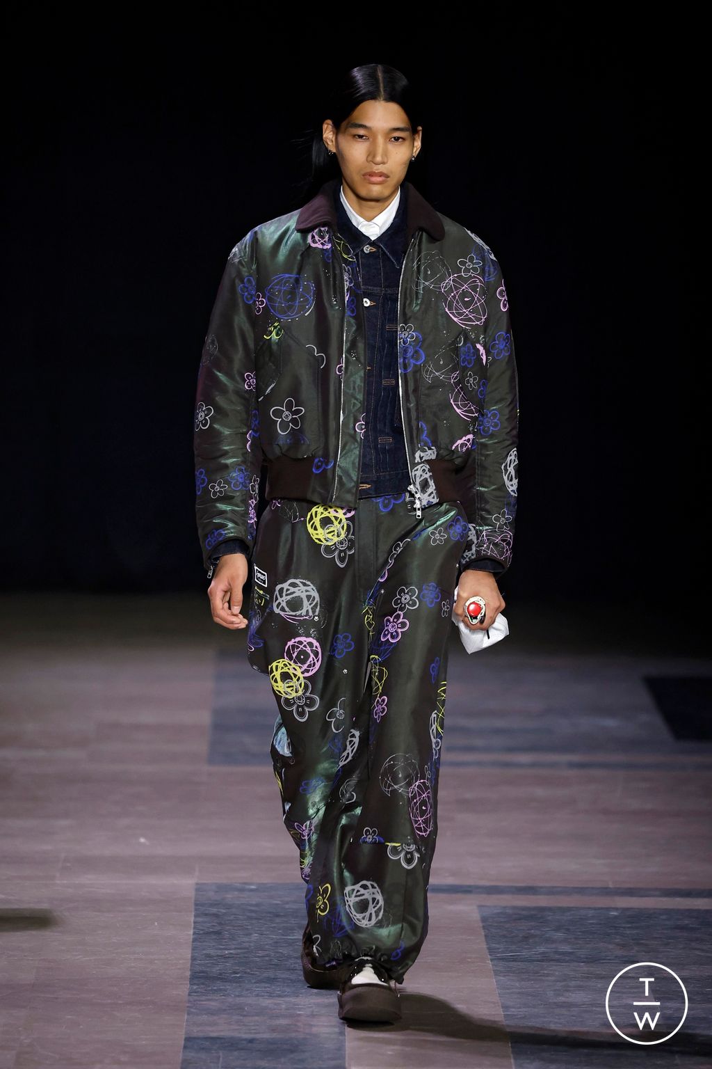 Fashion Week Paris Fall/Winter 2025 look 14 from the Kenzo collection menswear