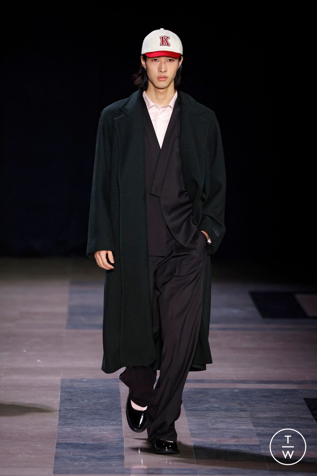 Fashion Week Paris Fall/Winter 2025 look 23 from the Kenzo collection menswear