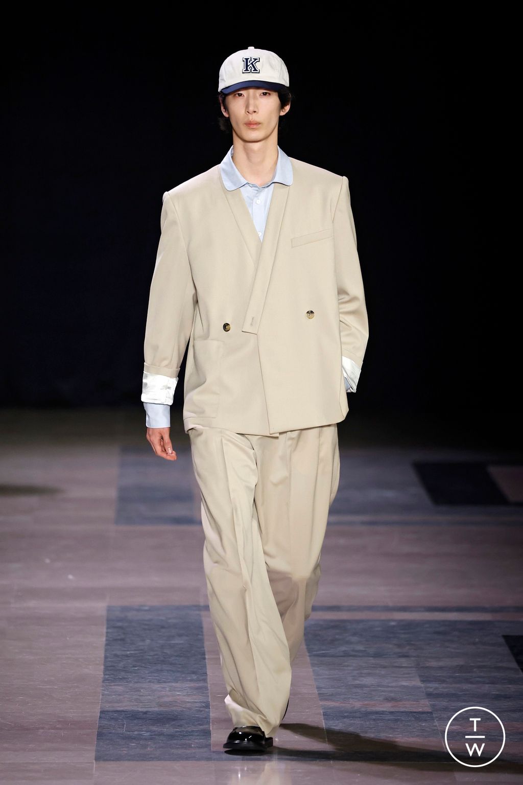 Fashion Week Paris Fall/Winter 2025 look 24 from the Kenzo collection menswear