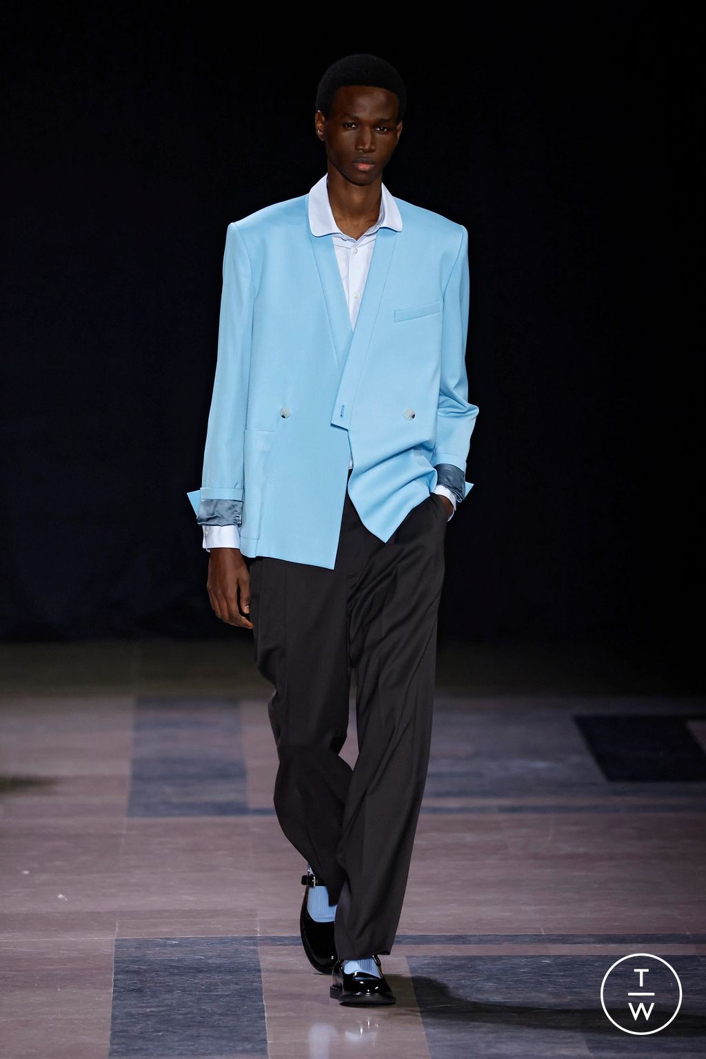 Fashion Week Paris Fall/Winter 2025 look 26 from the Kenzo collection menswear