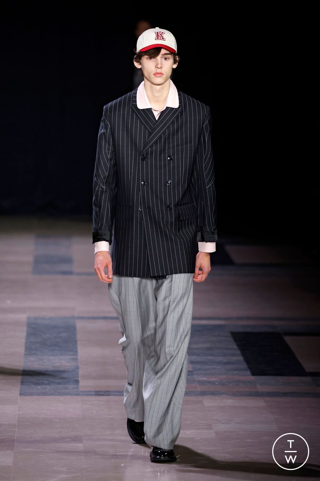 Fashion Week Paris Fall/Winter 2025 look 28 from the Kenzo collection menswear