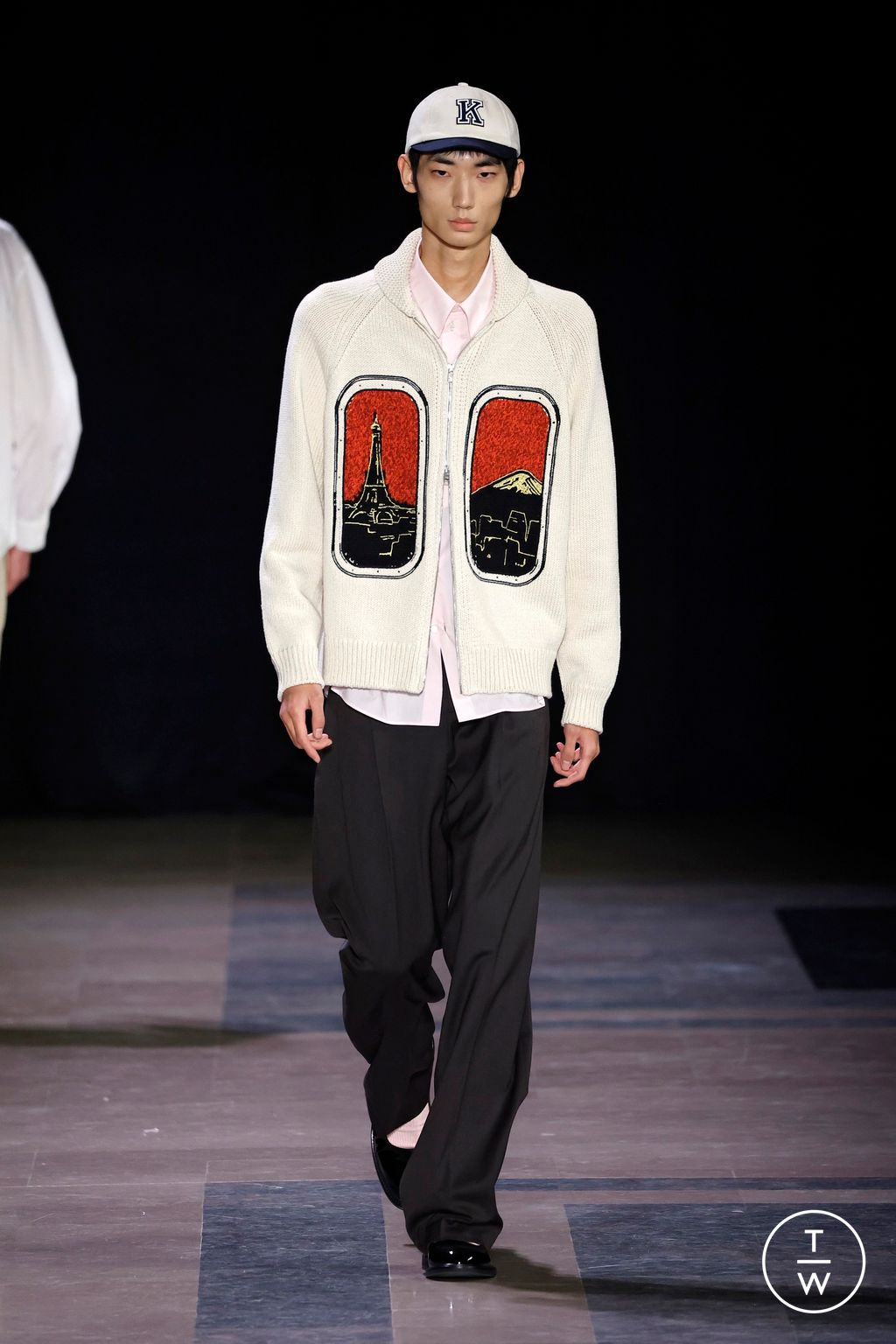 Fashion Week Paris Fall/Winter 2025 look 32 from the Kenzo collection menswear