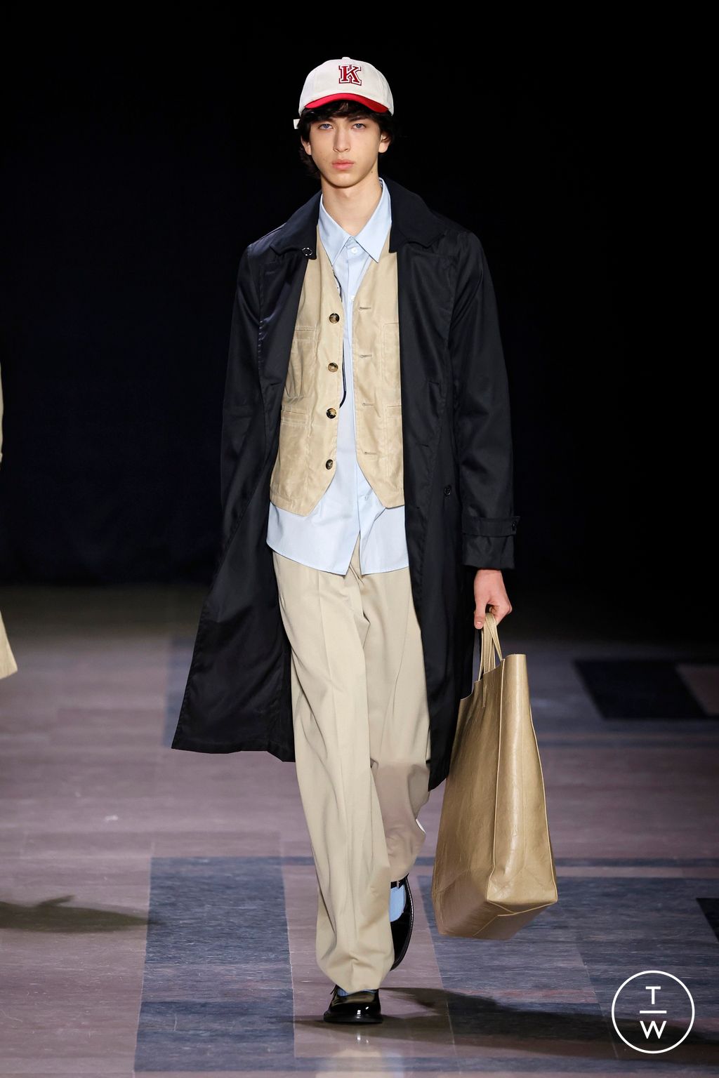 Fashion Week Paris Fall/Winter 2025 look 33 from the Kenzo collection menswear