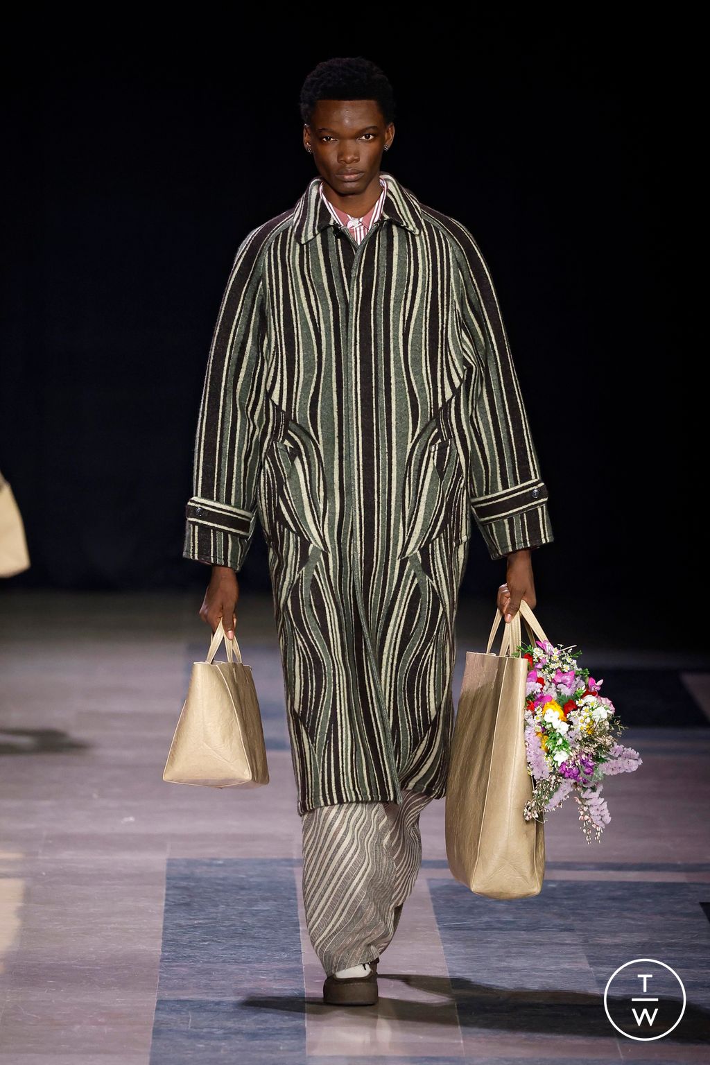 Fashion Week Paris Fall/Winter 2025 look 40 de la collection Kenzo menswear