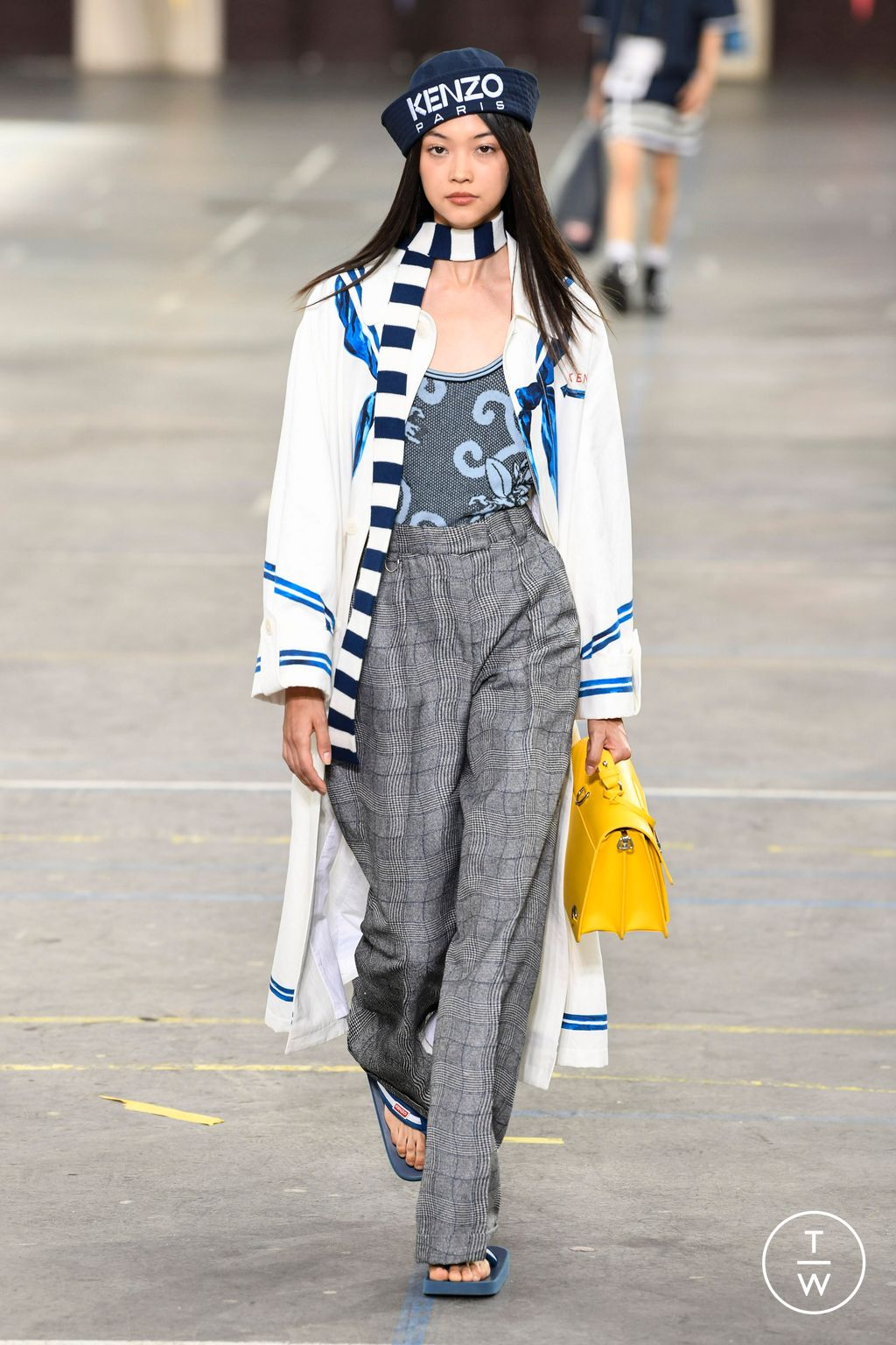 Fashion Week Paris Spring/Summer 2023 look 1 from the Kenzo collection 男装