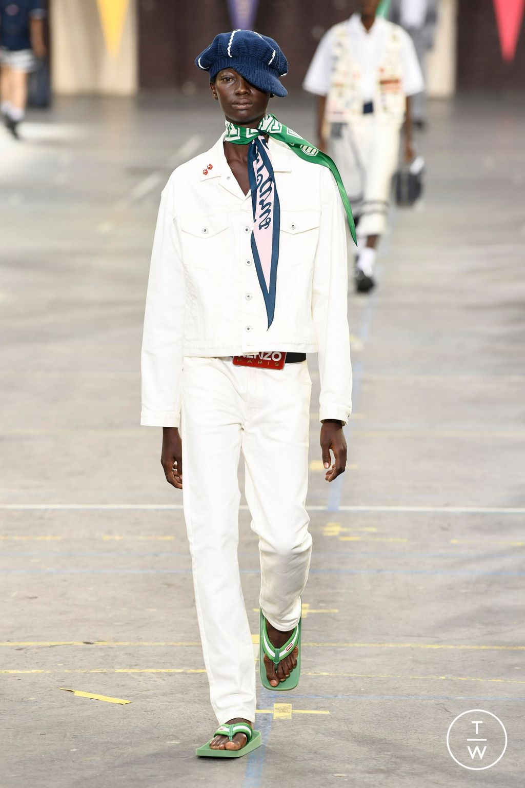 Fashion Week Paris Spring/Summer 2023 look 5 from the Kenzo collection menswear