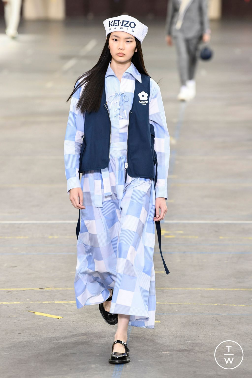 Fashion Week Paris Spring/Summer 2023 look 8 from the Kenzo collection 男装