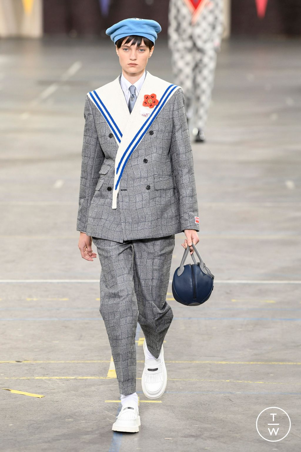Fashion Week Paris Spring/Summer 2023 look 9 from the Kenzo collection menswear