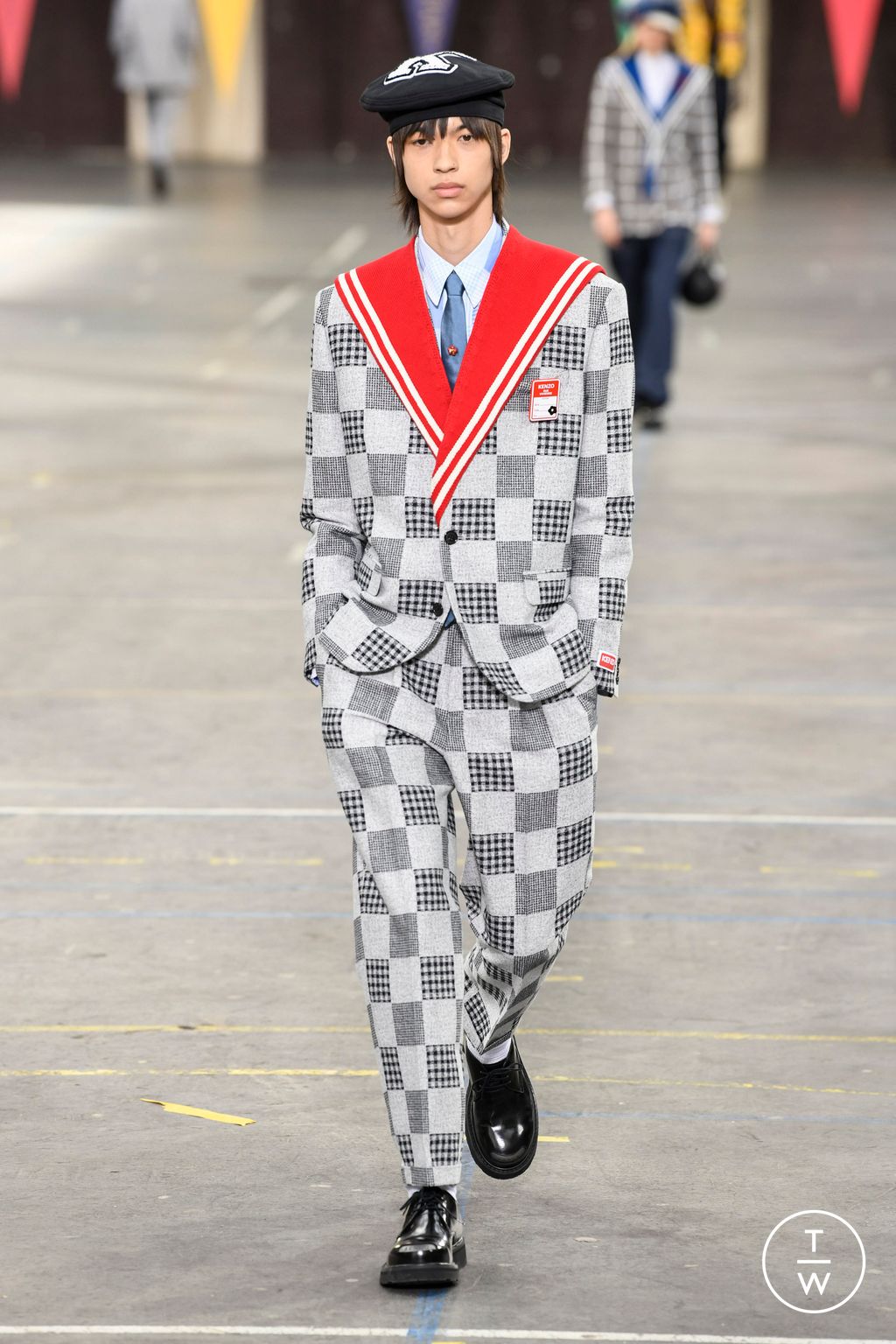 Fashion Week Paris Spring/Summer 2023 look 10 from the Kenzo collection menswear
