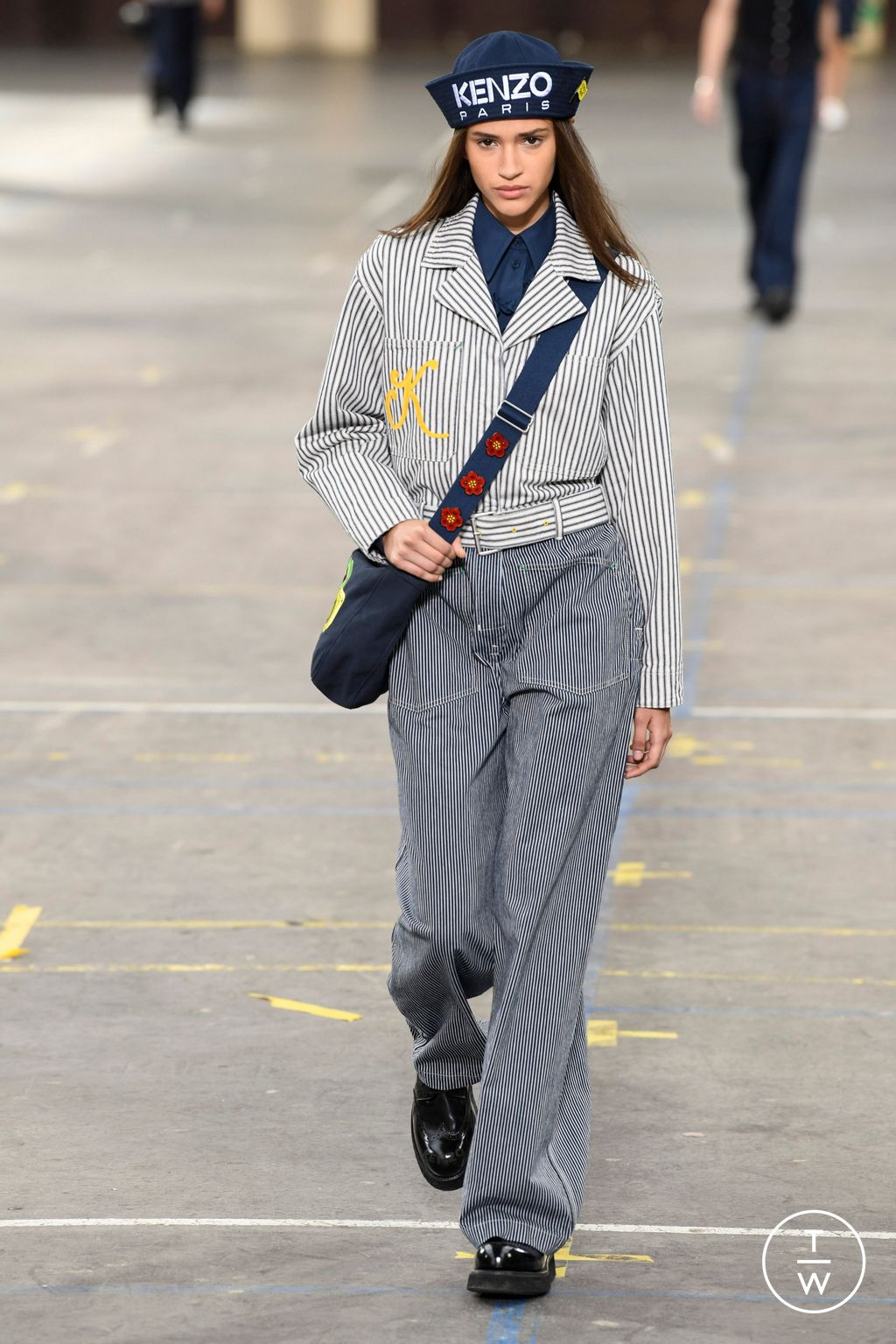 Fashion Week Paris Spring/Summer 2023 look 14 from the Kenzo collection 男装