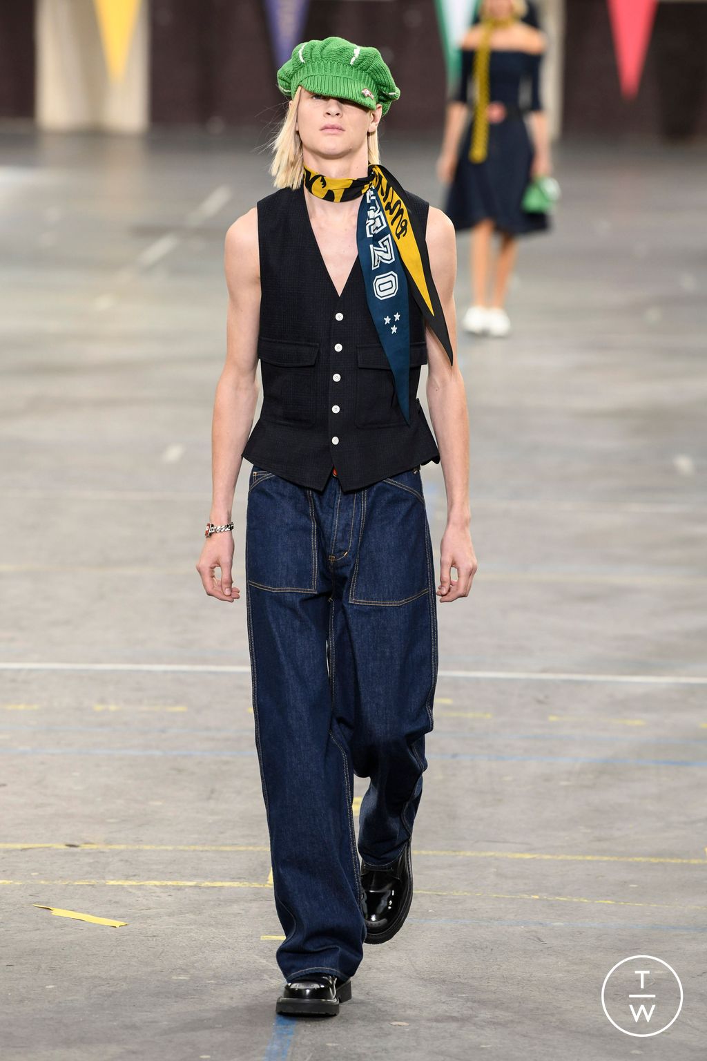 Fashion Week Paris Spring/Summer 2023 look 15 from the Kenzo collection 男装