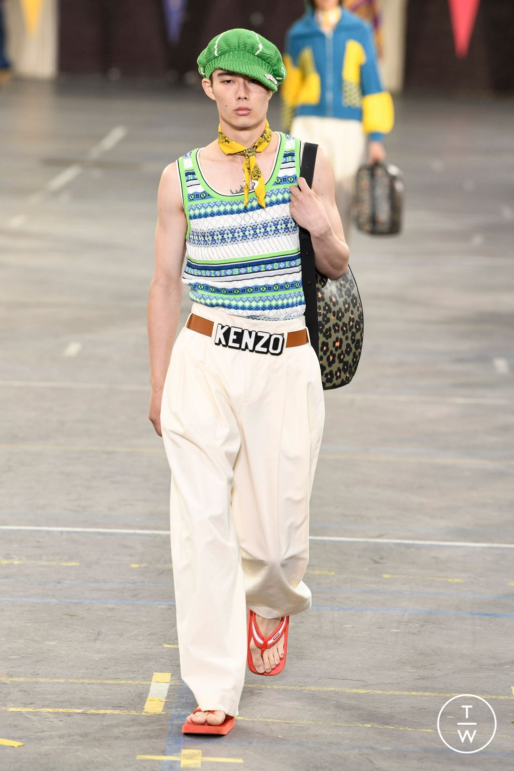 Fashion Week Paris Spring/Summer 2023 look 32 from the Kenzo collection 男装