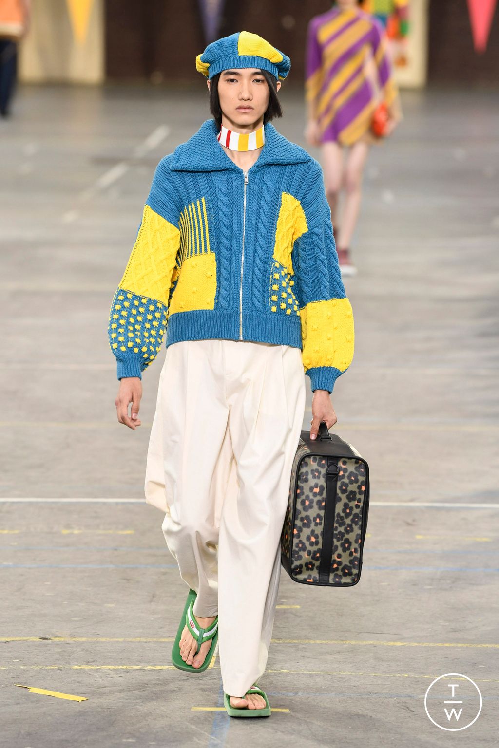 Fashion Week Paris Spring/Summer 2023 look 33 from the Kenzo collection 男装