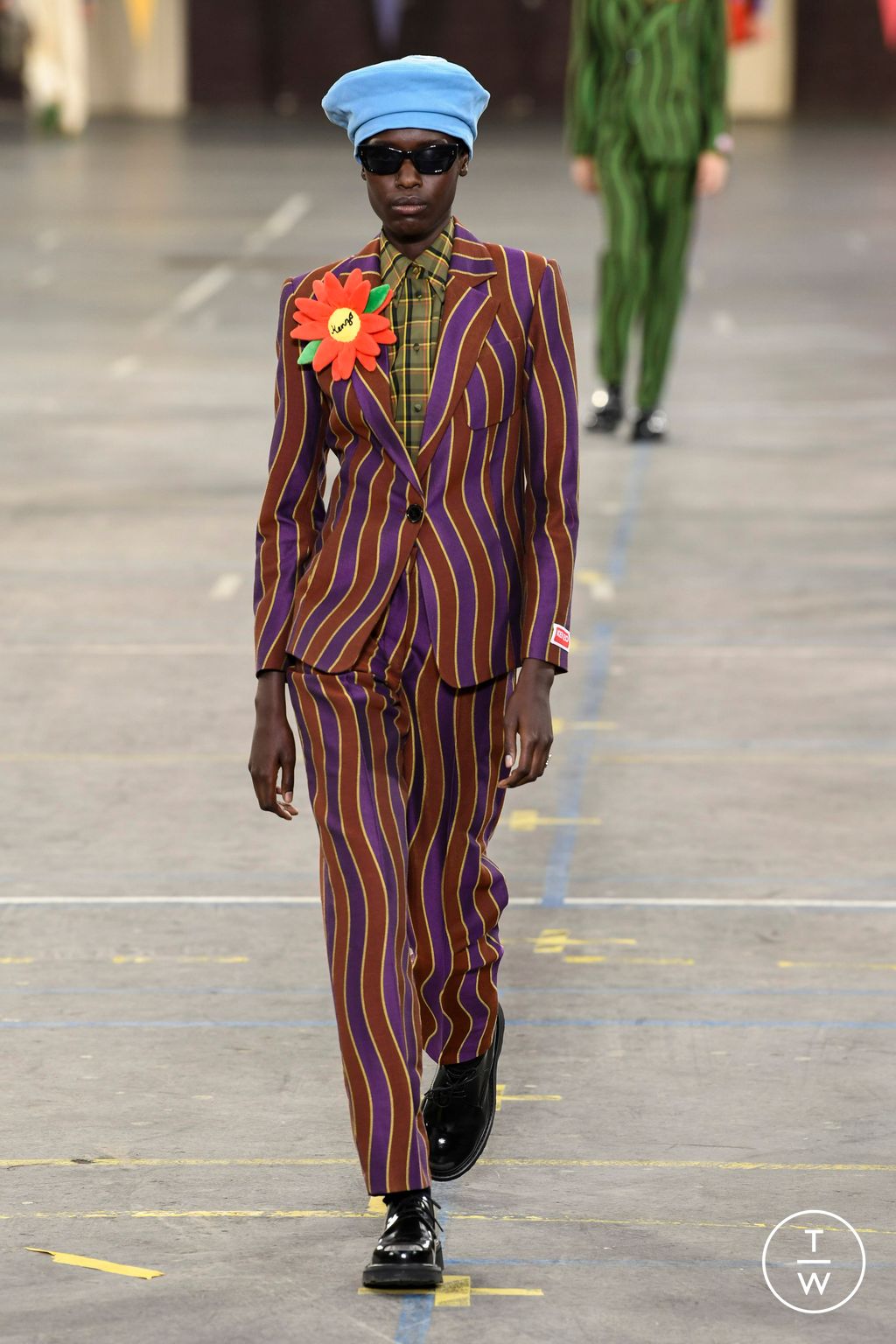 Fashion Week Paris Spring/Summer 2023 look 37 from the Kenzo collection menswear