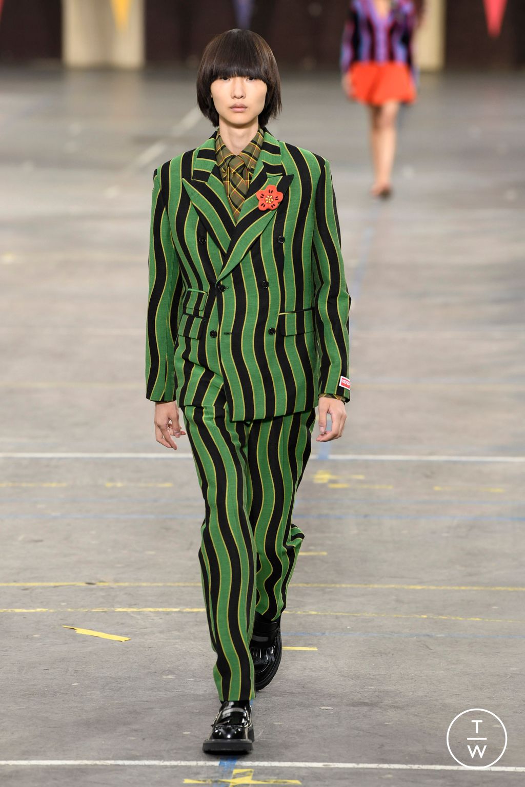 Fashion Week Paris Spring/Summer 2023 look 38 from the Kenzo collection 男装