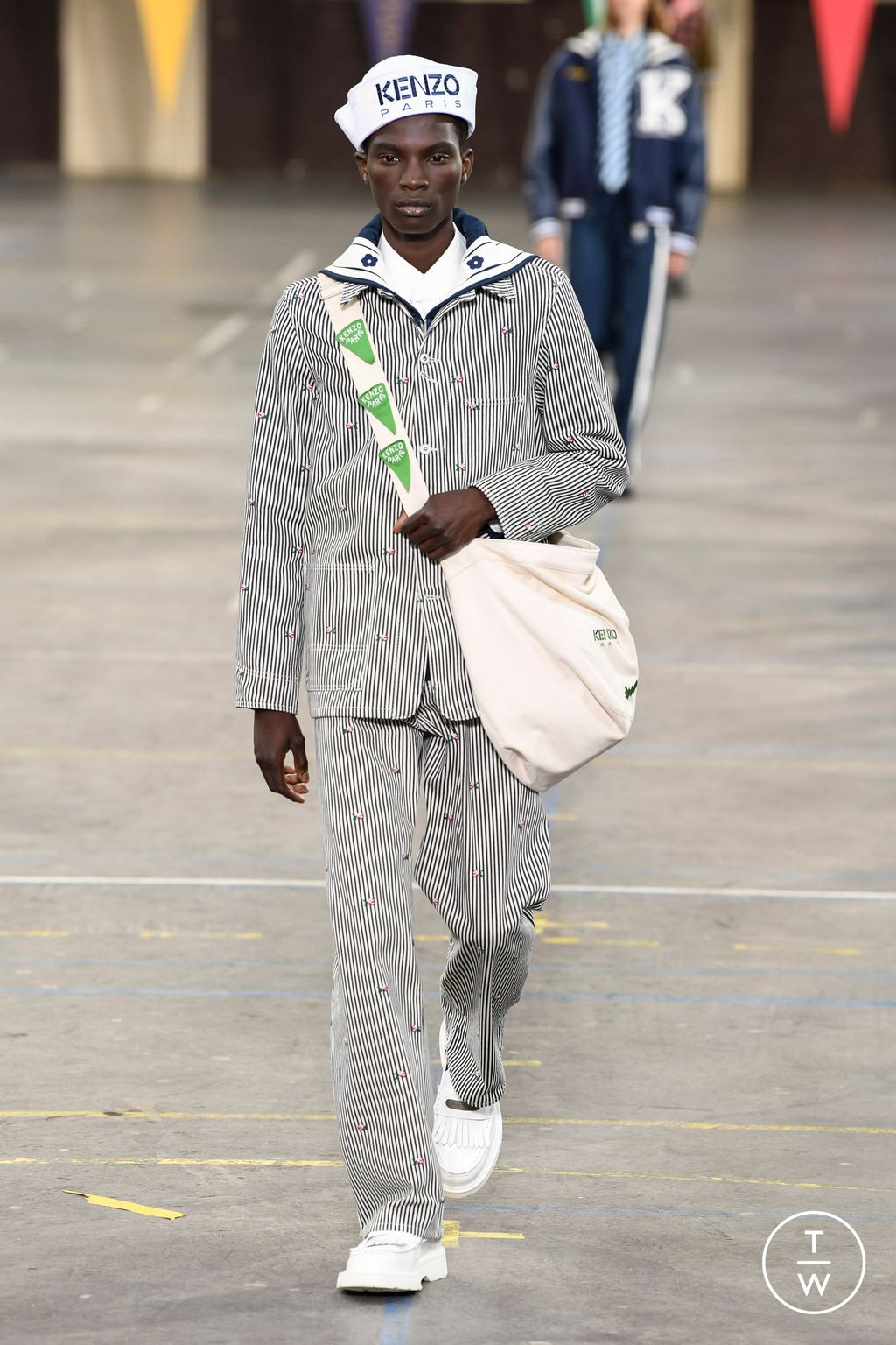 Fashion Week Paris Spring/Summer 2023 look 49 from the Kenzo collection menswear