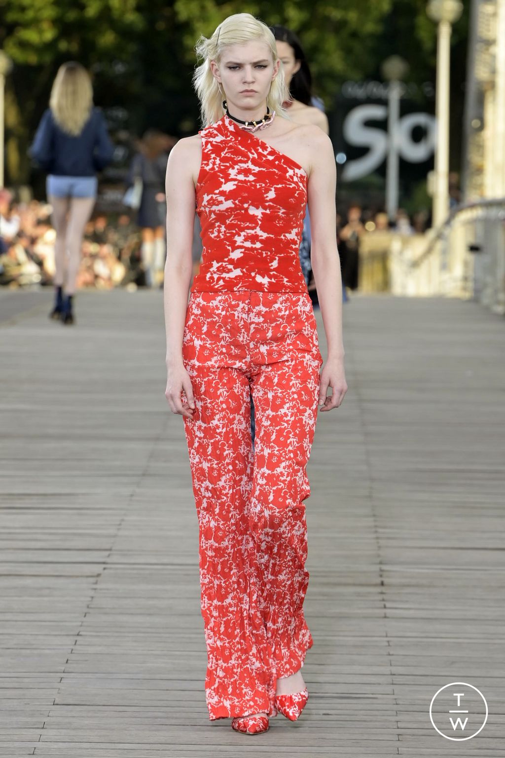 Fashion Week Paris Spring/Summer 2024 look 9 from the Kenzo collection 男装