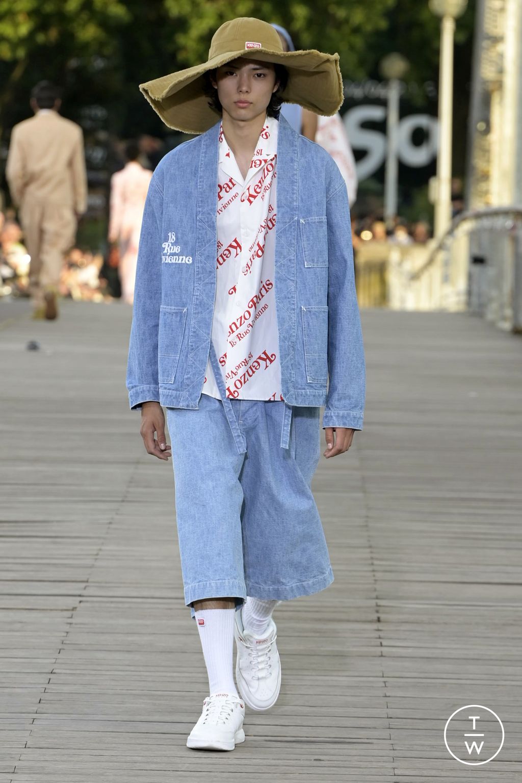 Fashion Week Paris Spring/Summer 2024 look 28 from the Kenzo collection 男装