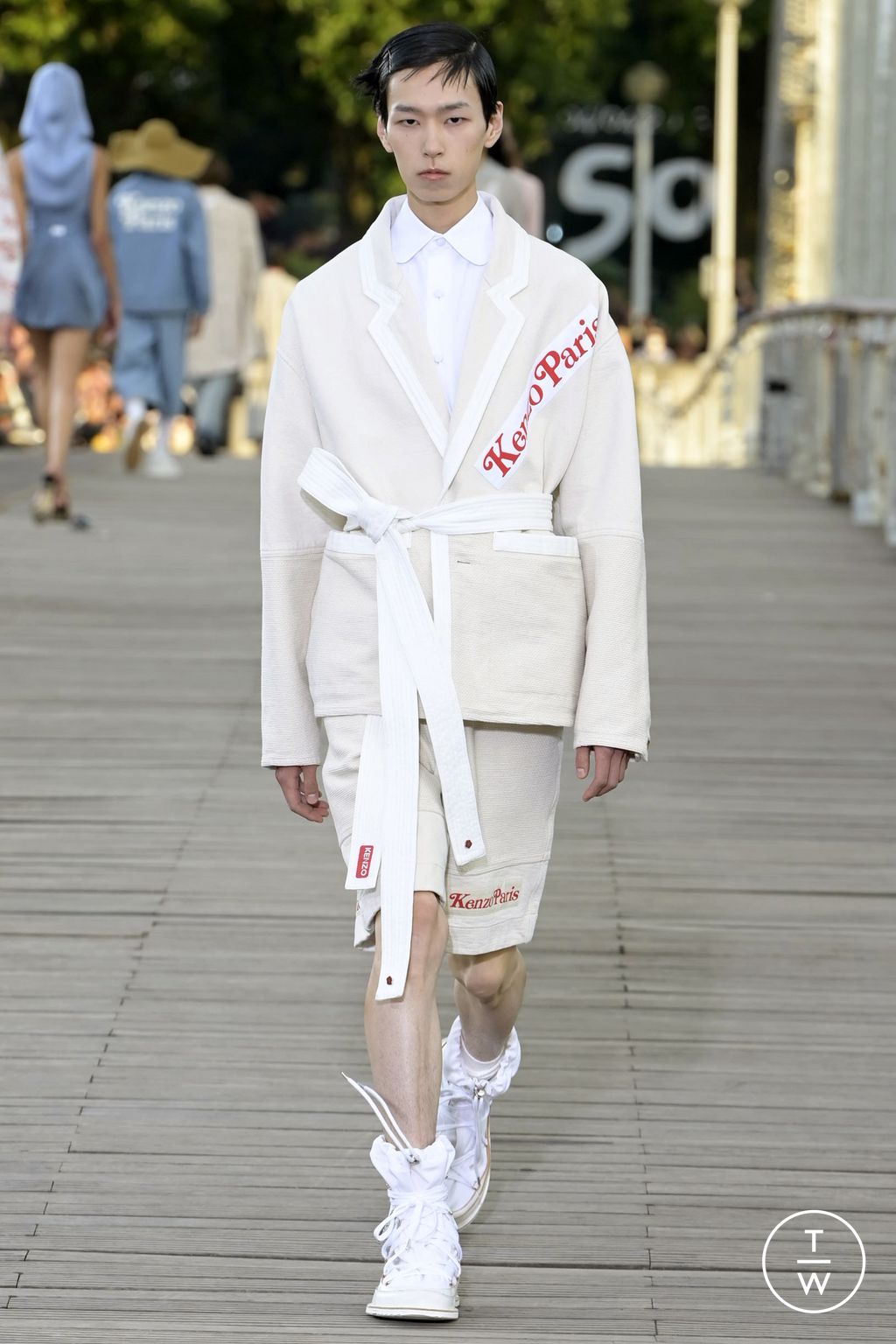 Fashion Week Paris Spring/Summer 2024 look 32 from the Kenzo collection menswear