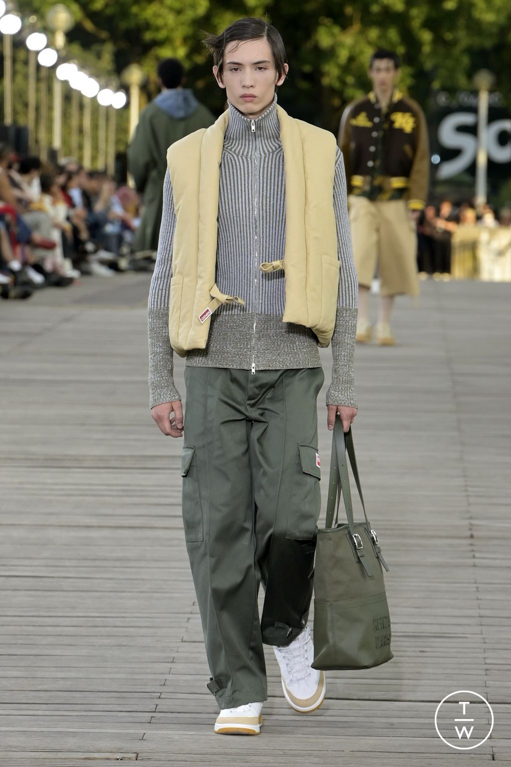 Fashion Week Paris Spring/Summer 2024 look 45 from the Kenzo collection menswear