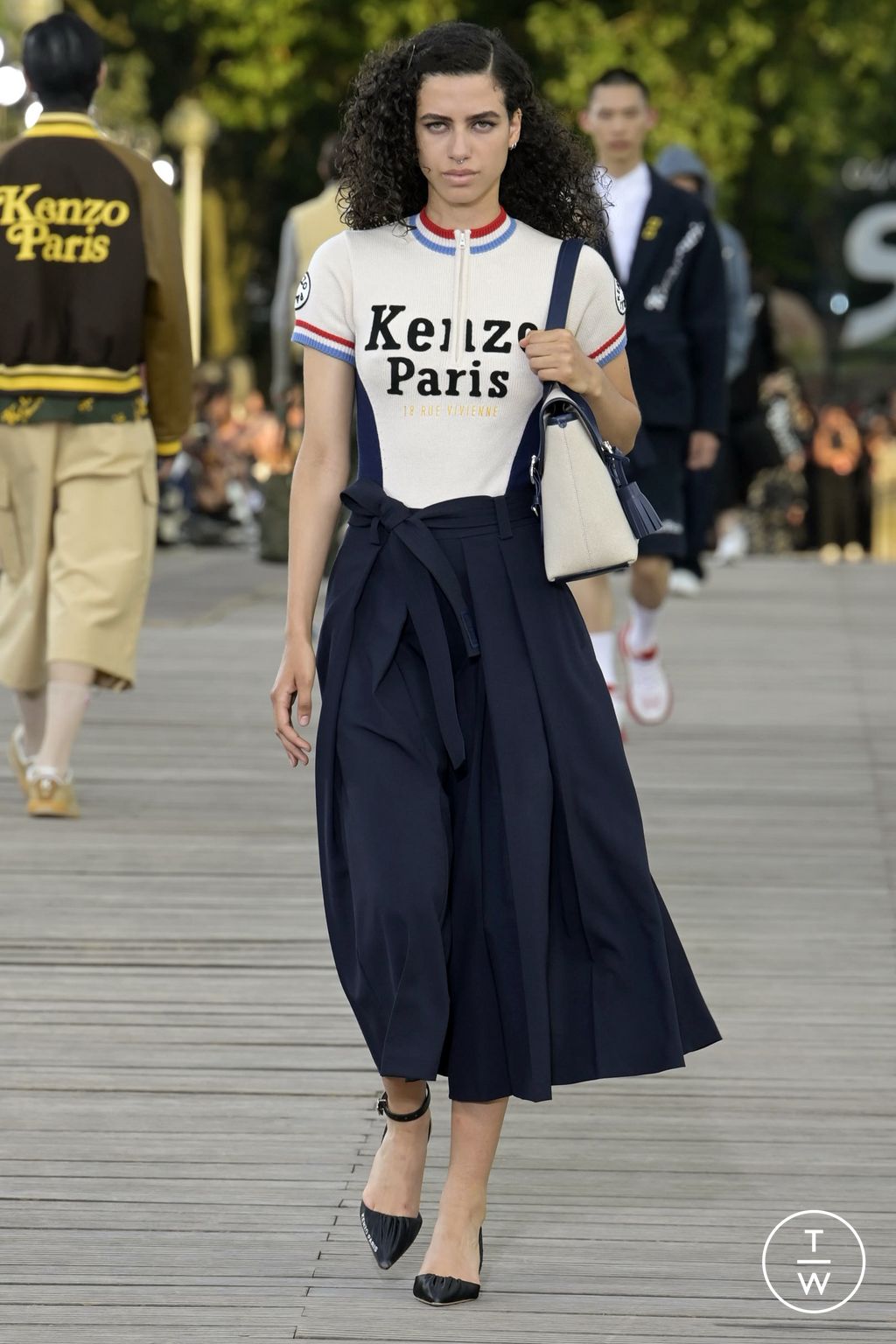 Fashion Week Paris Spring/Summer 2024 look 48 from the Kenzo collection 男装