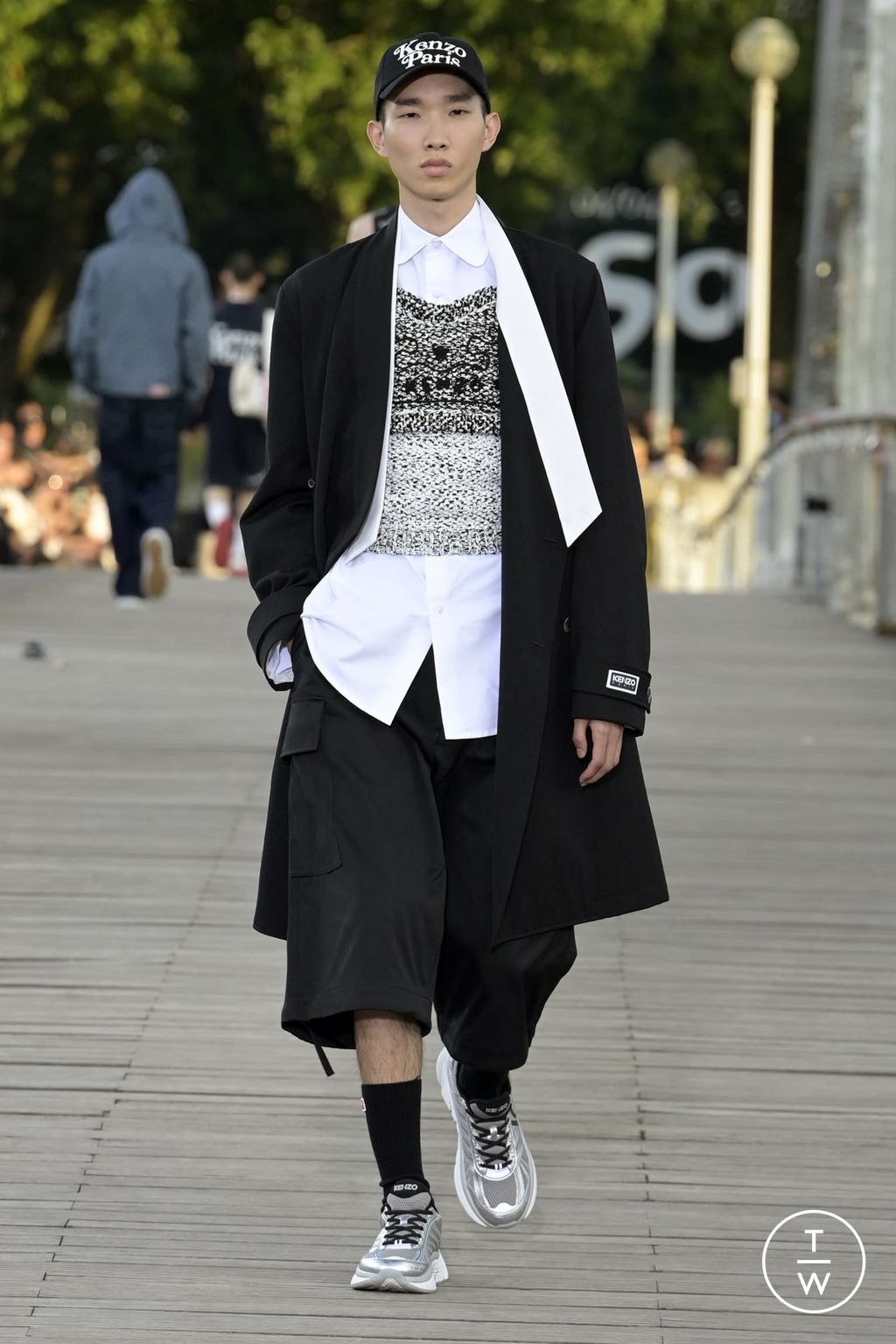 Fashion Week Paris Spring/Summer 2024 look 53 from the Kenzo collection menswear