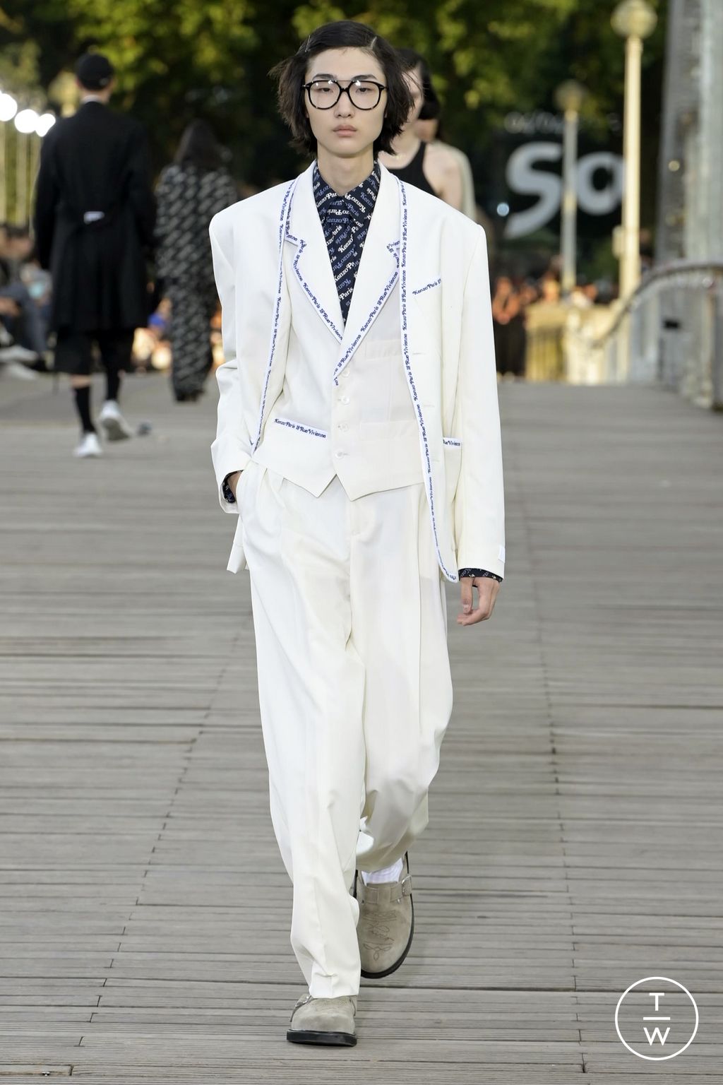Fashion Week Paris Spring/Summer 2024 look 56 from the Kenzo collection 男装