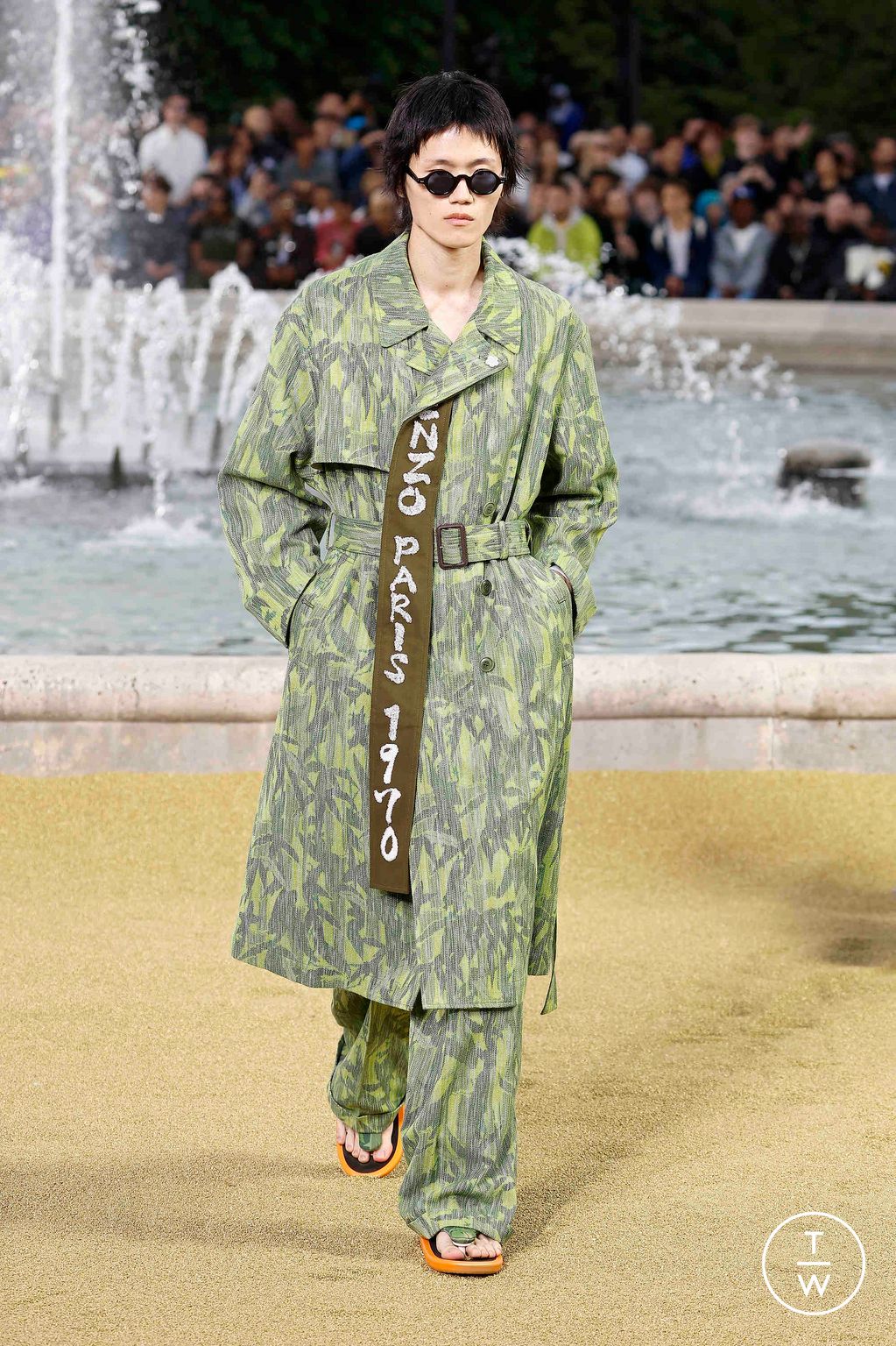 Fashion Week Paris Spring-Summer 2025 look 1 from the Kenzo collection 男装