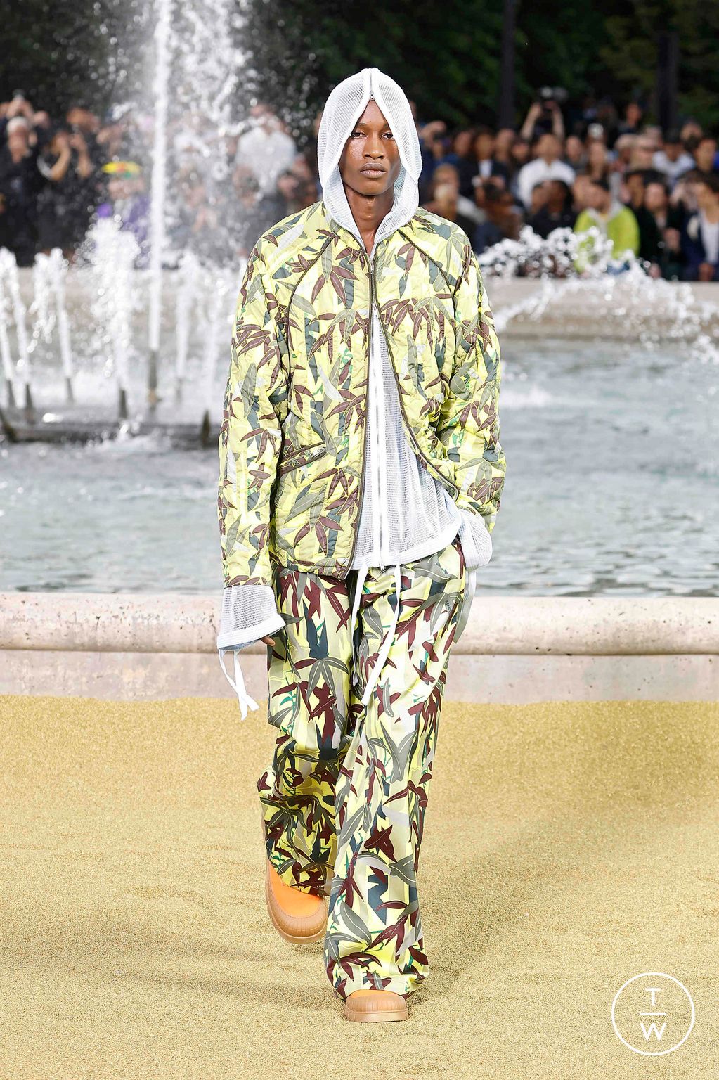 Fashion Week Paris Spring-Summer 2025 look 6 from the Kenzo collection menswear