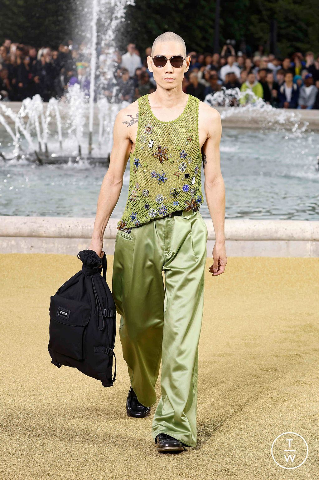 Fashion Week Paris Spring-Summer 2025 look 7 from the Kenzo collection 男装