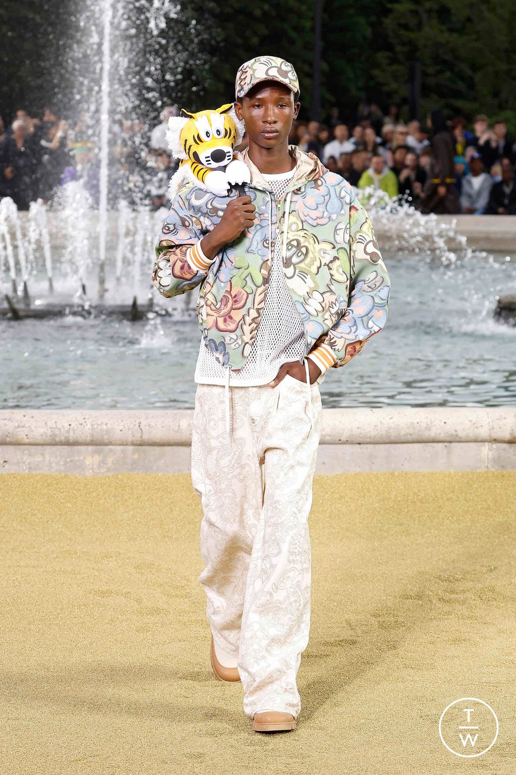 Fashion Week Paris Spring-Summer 2025 look 10 from the Kenzo collection menswear