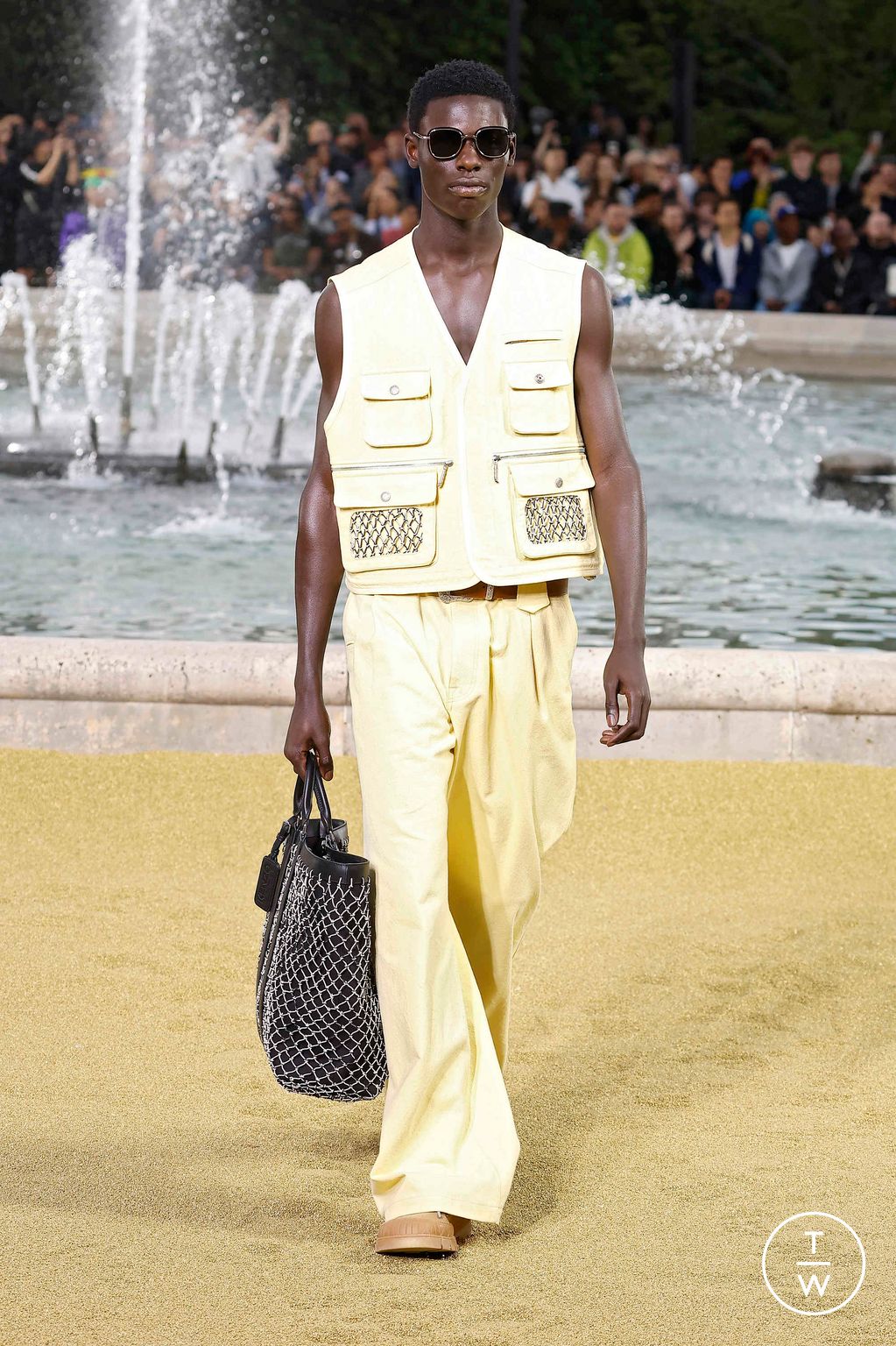 Fashion Week Paris Spring-Summer 2025 look 13 from the Kenzo collection menswear