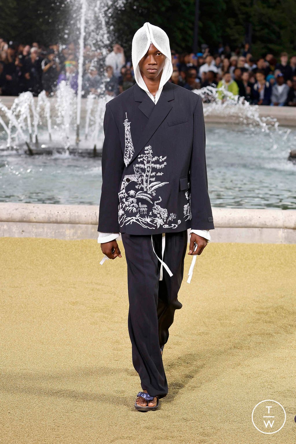 Fashion Week Paris Spring-Summer 2025 look 16 from the Kenzo collection menswear