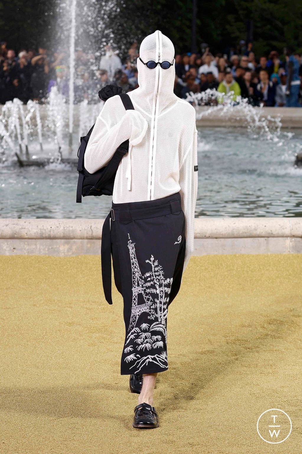 Fashion Week Paris Spring-Summer 2025 look 17 from the Kenzo collection menswear