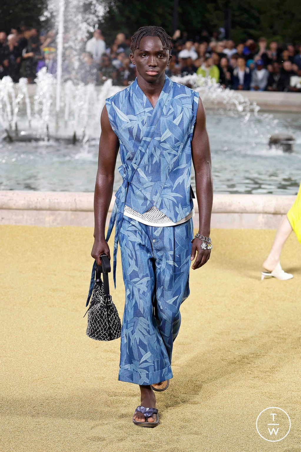 Fashion Week Paris Spring-Summer 2025 look 20 from the Kenzo collection menswear