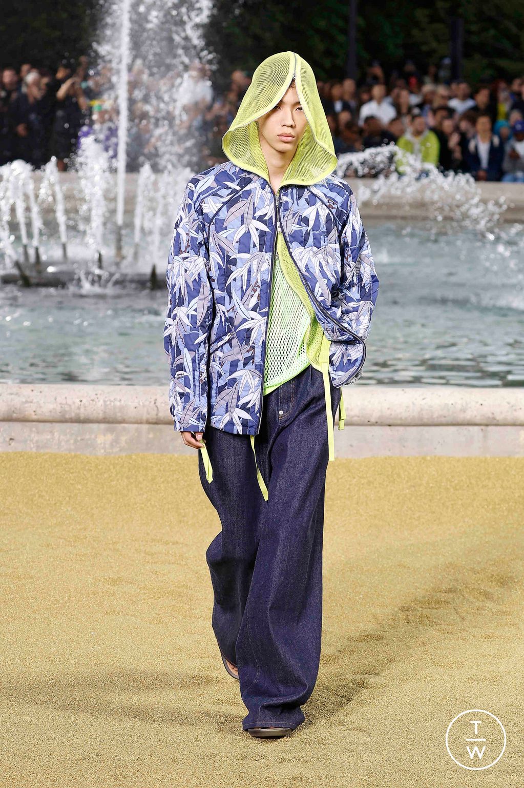 Fashion Week Paris Spring-Summer 2025 look 21 from the Kenzo collection 男装