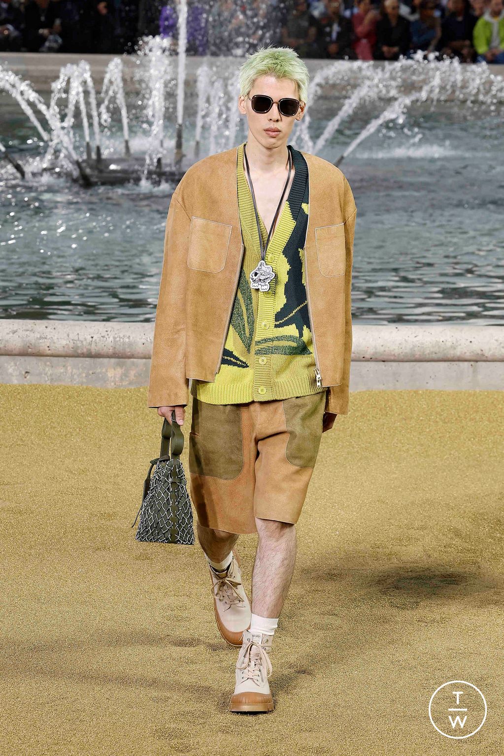Fashion Week Paris Spring-Summer 2025 look 23 from the Kenzo collection 男装
