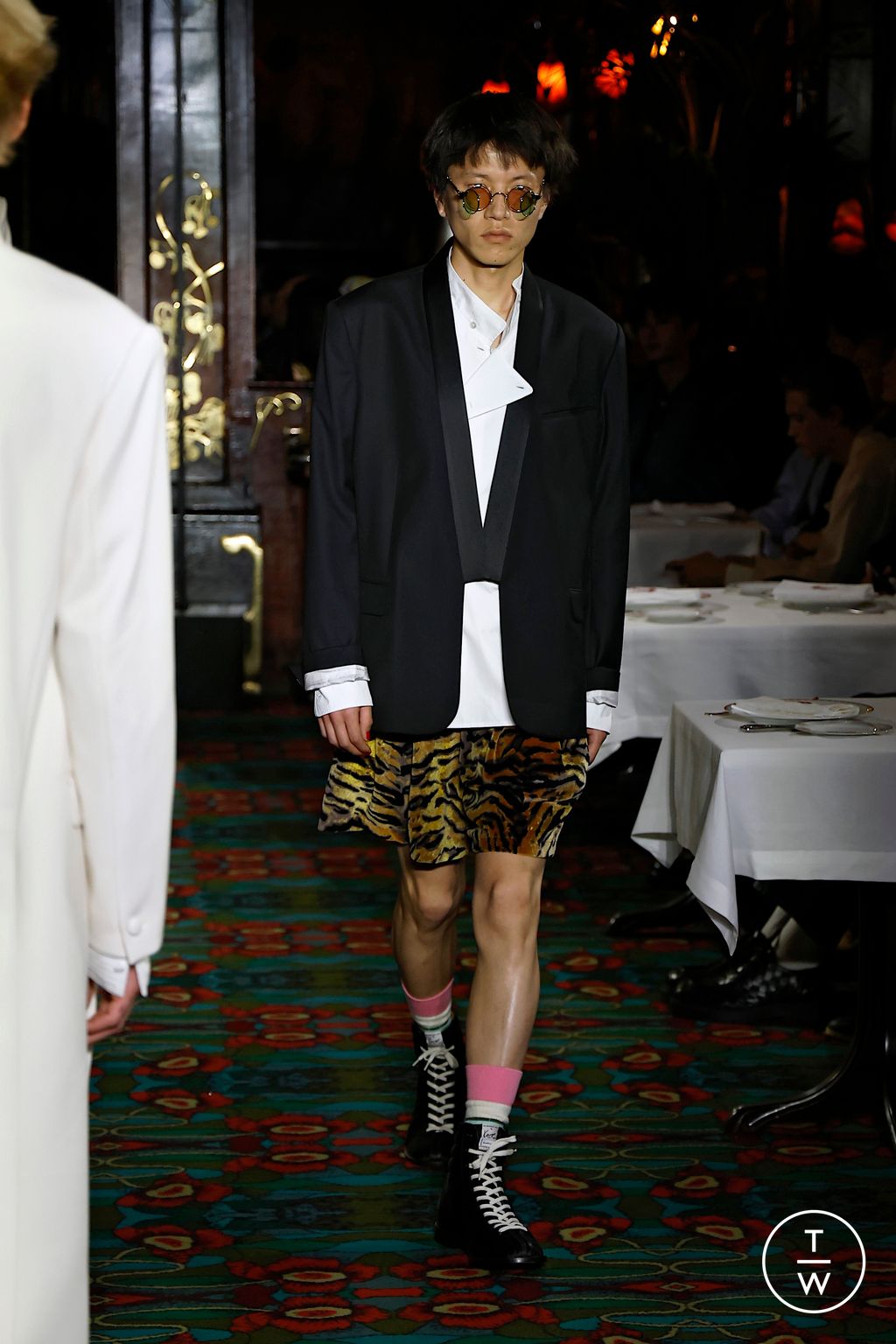 Fashion Week Paris Spring/Summer 2026 look 12 de la collection Kenzo menswear